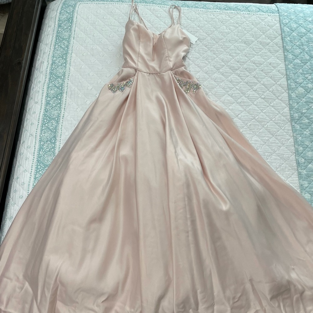 Fancy dress (prom, wedding, special occasion)